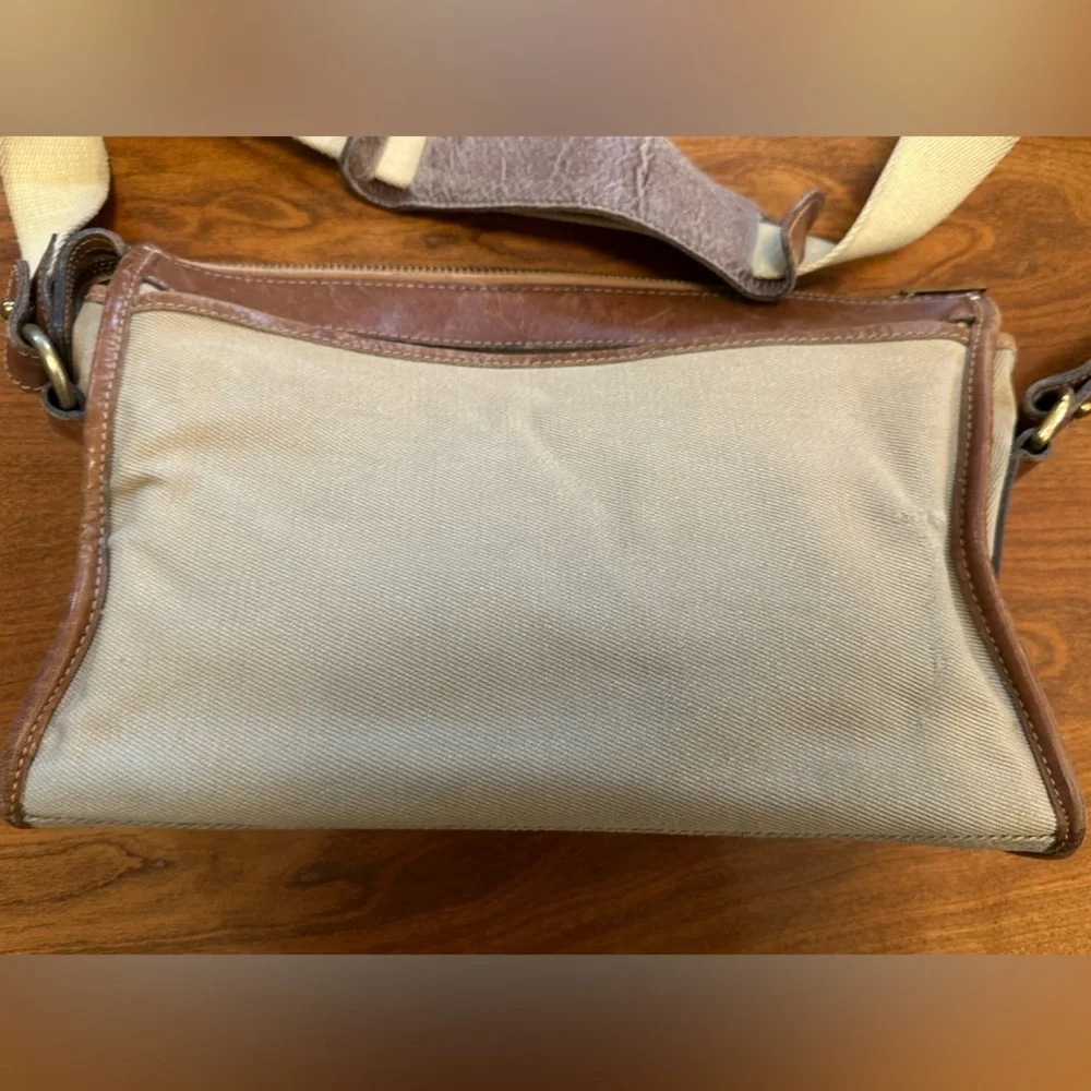 A684 circa 1978 Ghurka No. 8 Courier Bag Leather USA Made Vintage Saddle